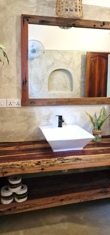 Mlango Paje House Bed & Breakfast Bagian luar foto