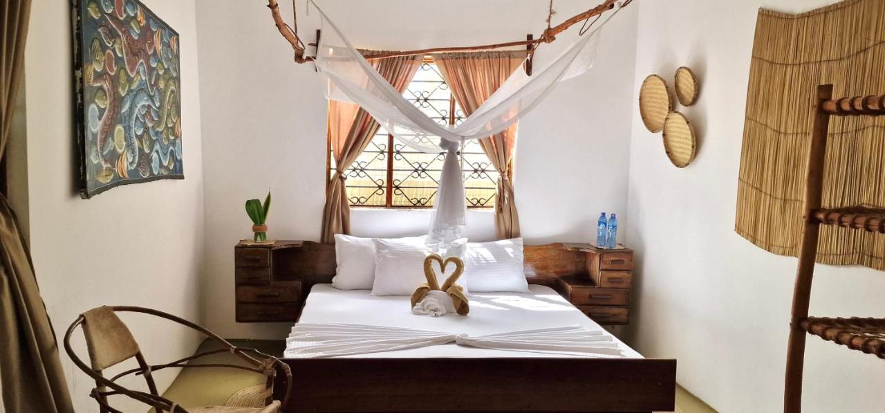 Mlango Paje House Bed & Breakfast Bagian luar foto